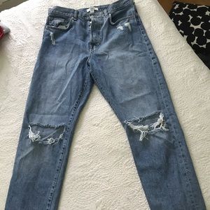 The cutest light wash mom jeans!